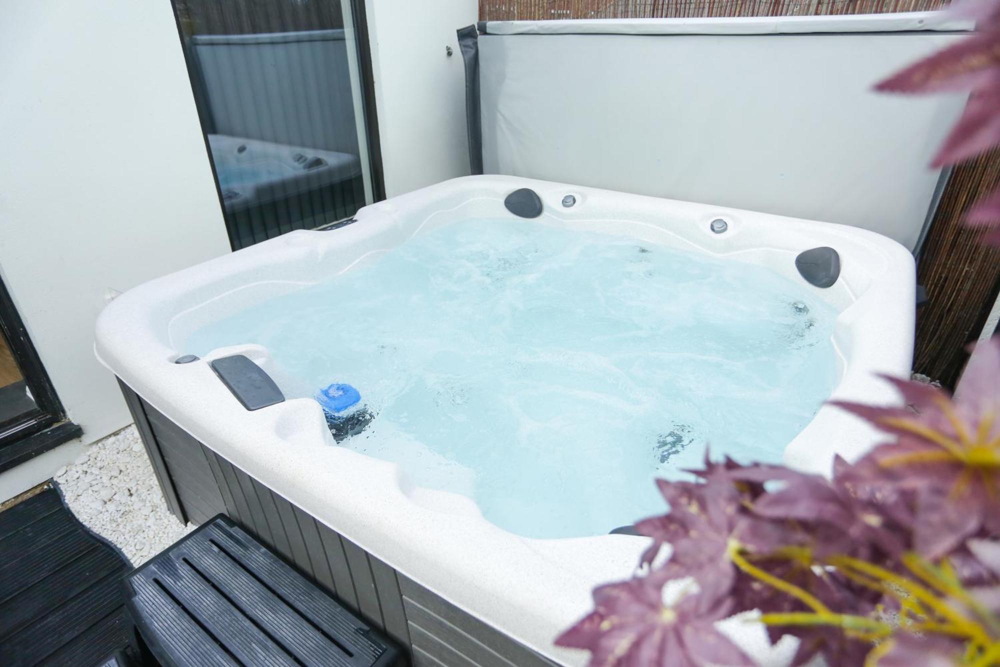 The Broadway Beach House With Hot Tub Херн-Бей Экстерьер фото